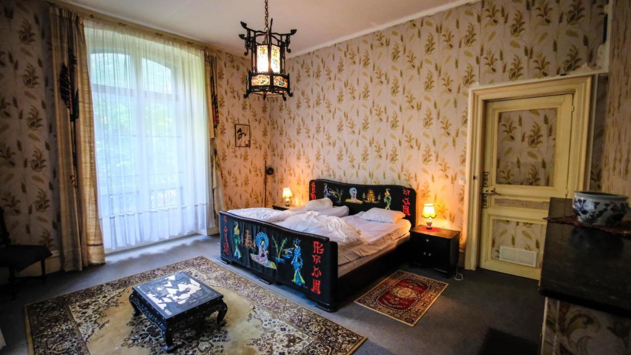 Private Castle With Park - Chateau Guillermo La Moncelle 외부 사진