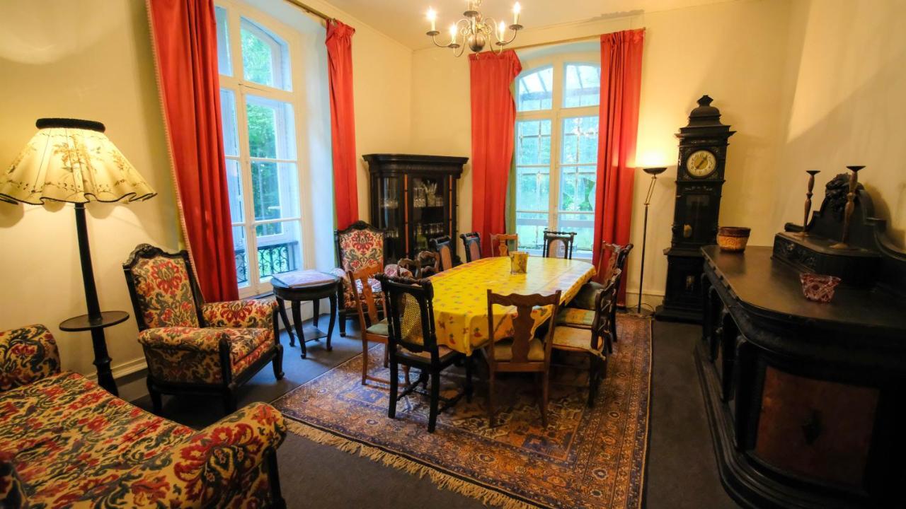 Private Castle With Park - Chateau Guillermo La Moncelle 외부 사진